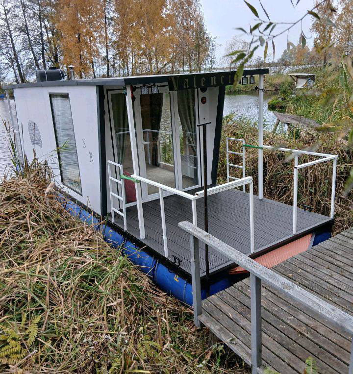 Плаваючий будинок своїми руками